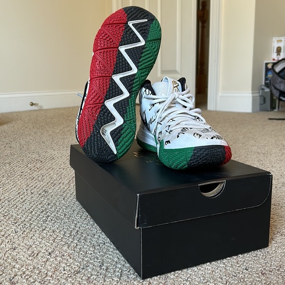 Kyrie 4 BHM - Picture 5 of 7